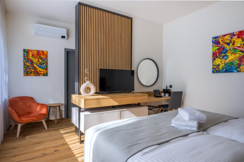 Preview photo for an amazing place. The image is connected to the given place.