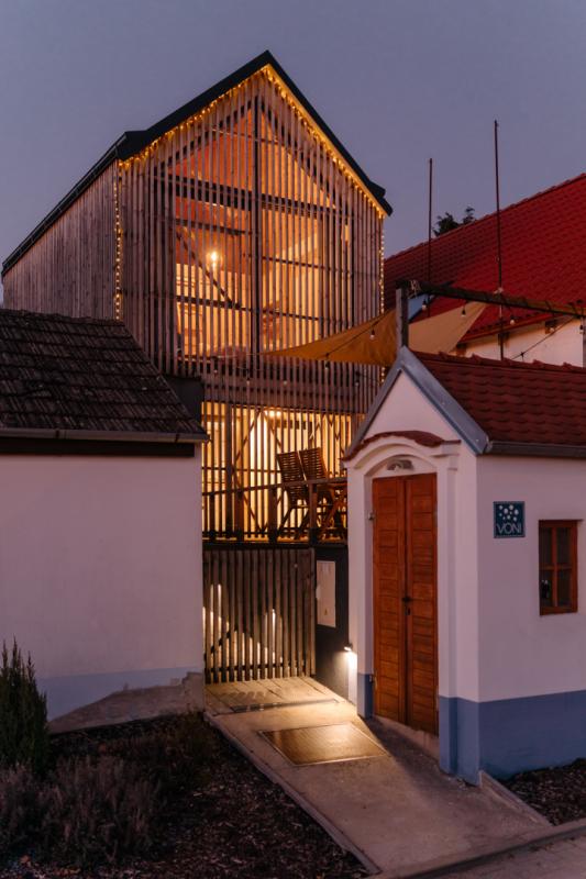 Preview photo for an amazing place. The image is connected to the given place.