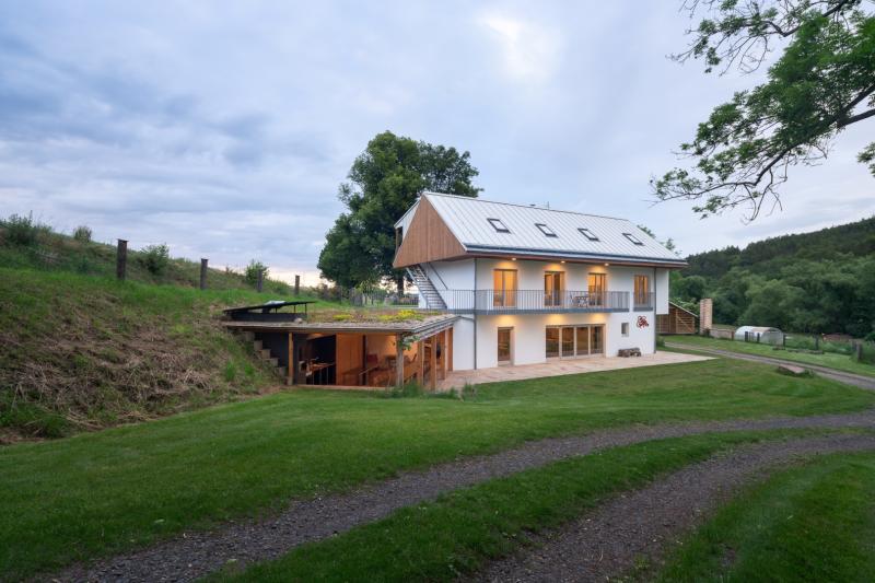 Preview photo for an amazing place. The image is connected to the given place.