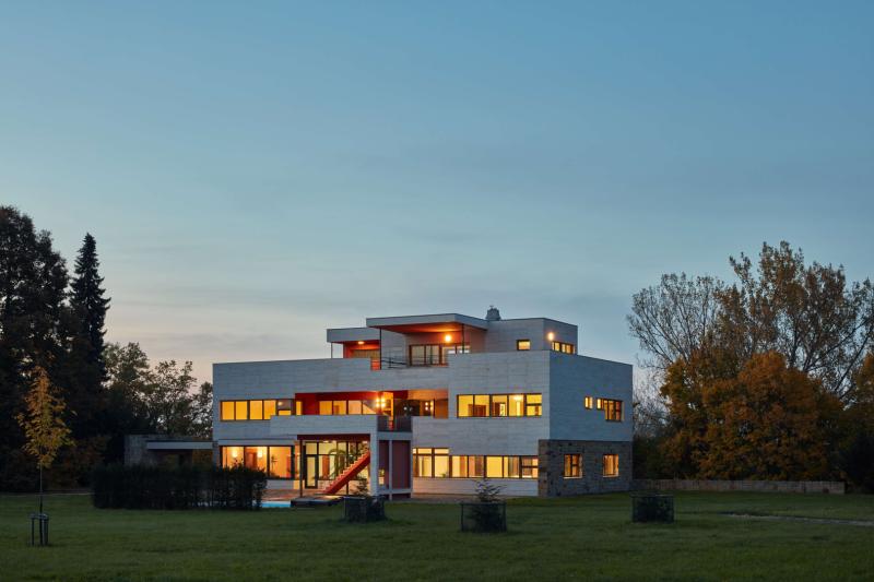 Preview photo for an amazing place. The image is connected to the given place.