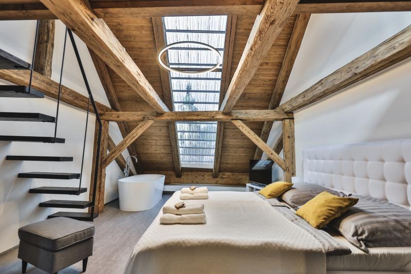 Preview photo for an amazing place. The image is connected to the given place.