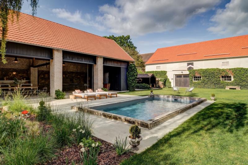 Preview photo for a room. The image is connected to the amazing place.