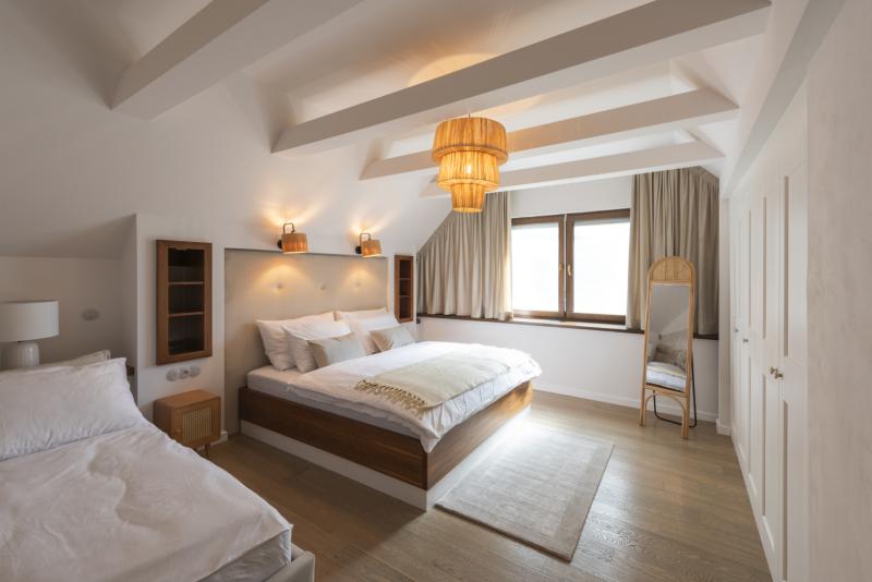 Preview photo for a room. The image is connected to the amazing place.