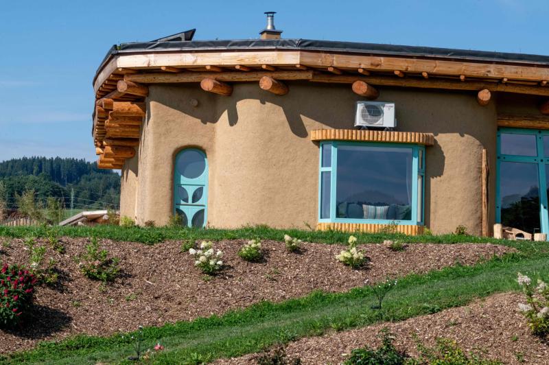 Preview photo for a room. The image is connected to the amazing place.