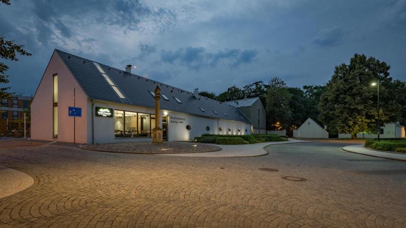 Preview photo for an amazing place. The image is connected to the given place.