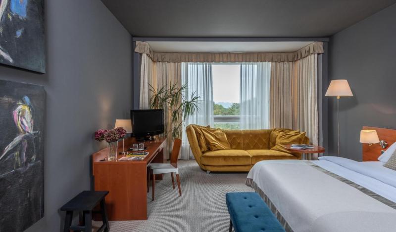 Preview photo for an amazing place. The image is connected to the given place.