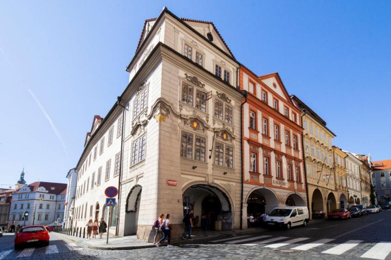 Palace Apartment protected by UNESCO – next to Charles Bridge -19
