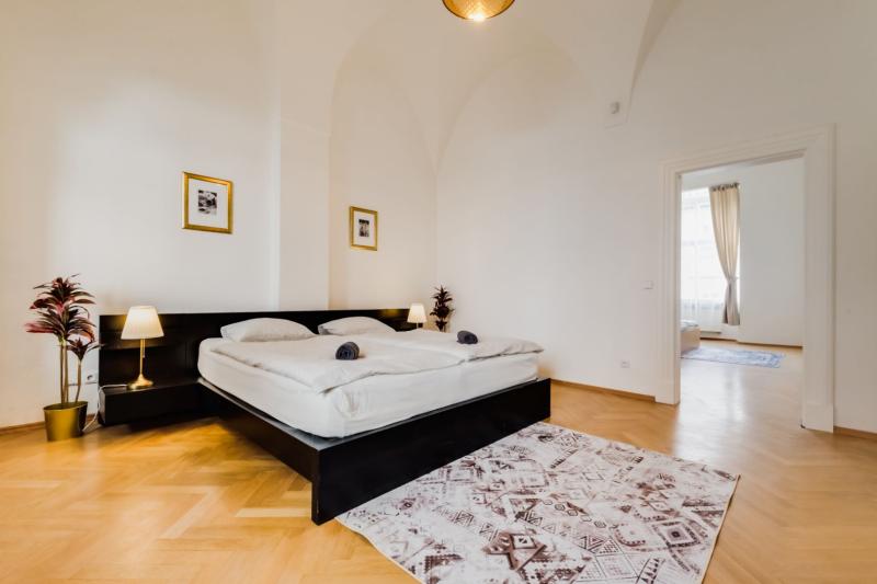 3 BR Baroque Apartment next to Charles Bridge – in the building protected by UNESCO  -3