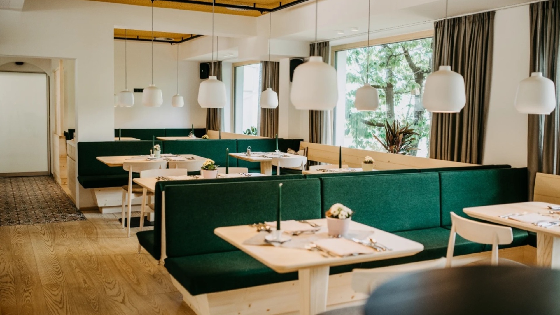 Preview photo in the page header. The image is part of the site structure and could be connected to the content.