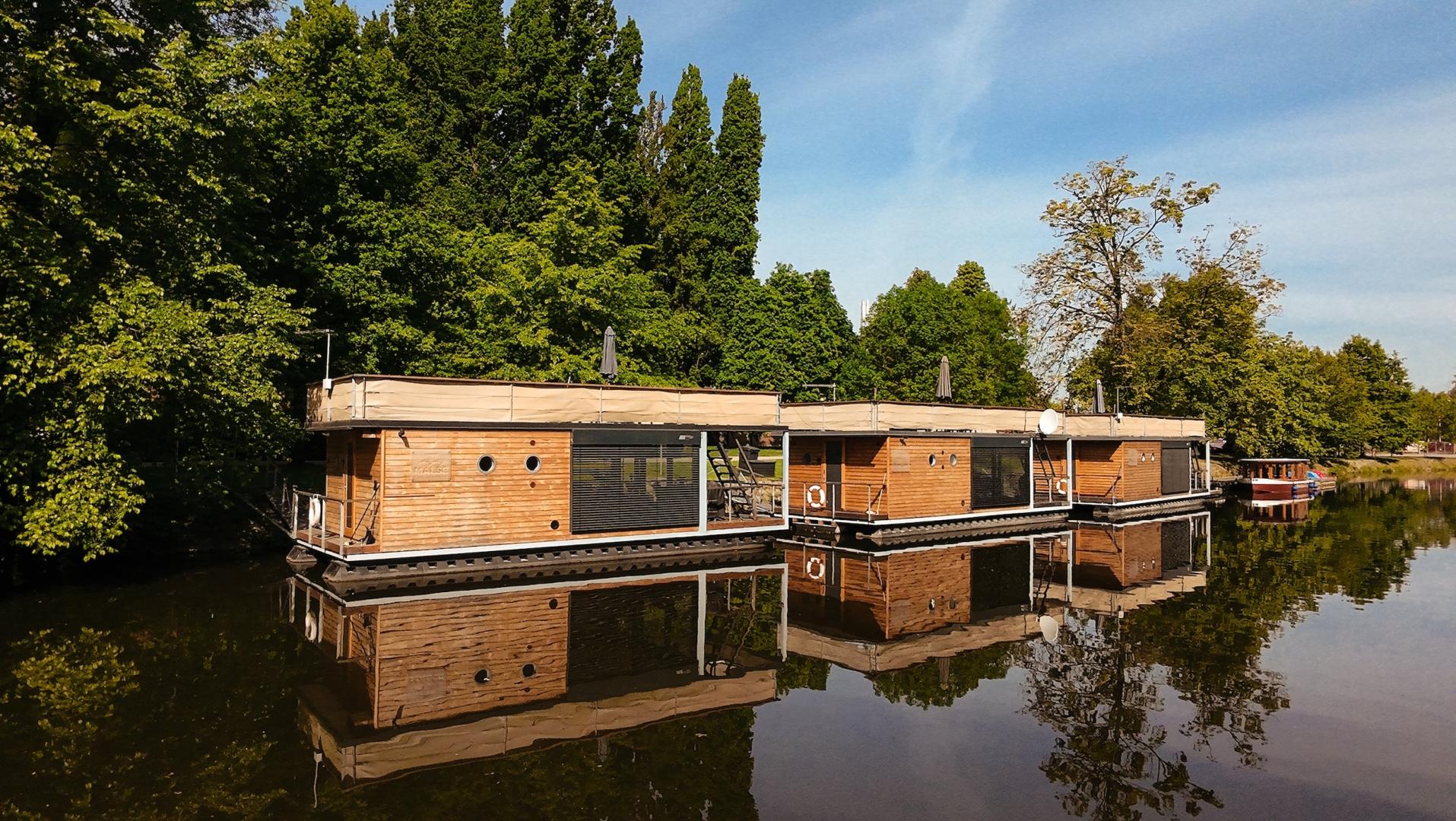 Preview photo in the page header. The image is part of the site structure and could be connected to the content.