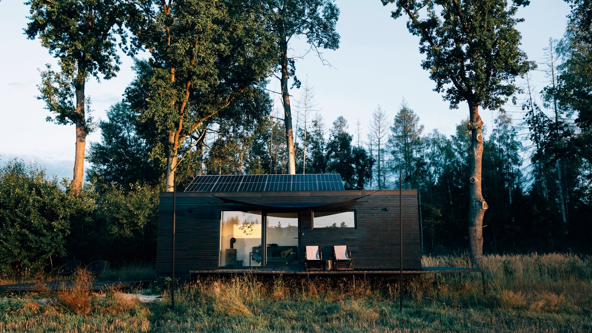 Preview photo in the page header. The image is part of the site structure and could be connected to the content.