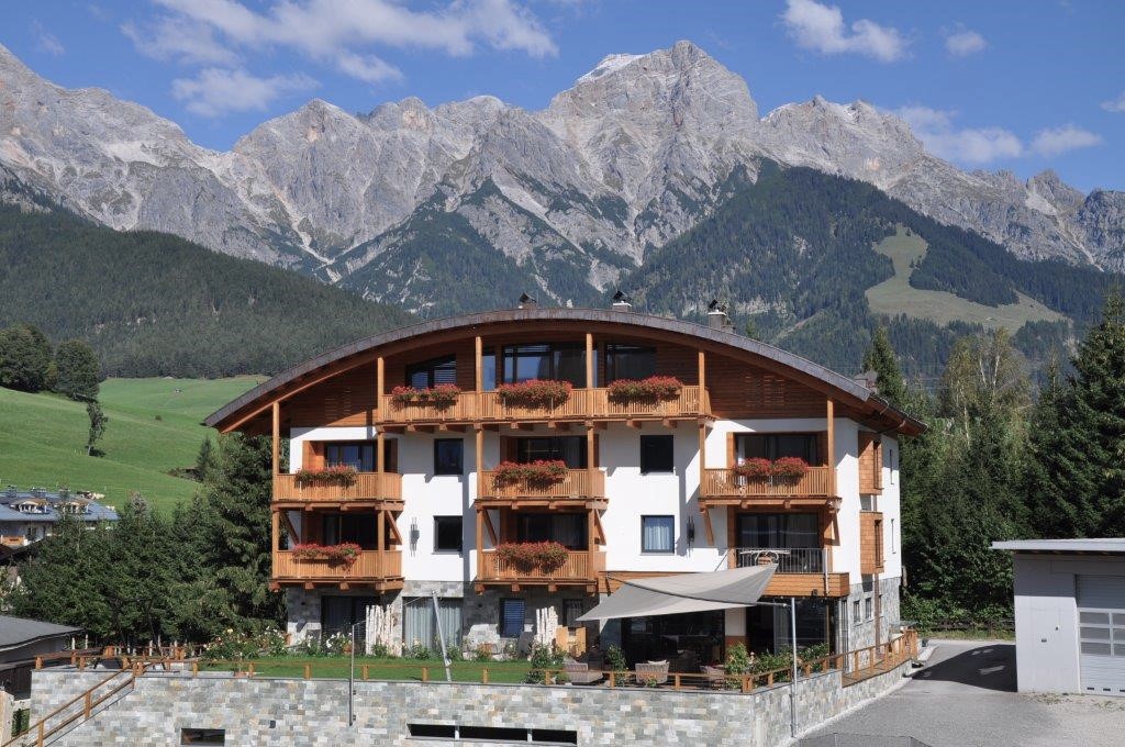 Preview photo in the page header. The image is part of the site structure and could be connected to the content.