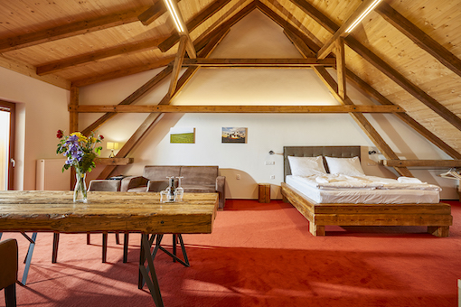 Preview photo in the page header. The image is part of the site structure and could be connected to the content.