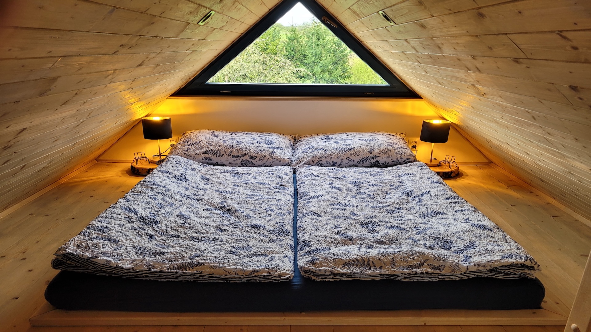 Preview photo in the page header. The image is part of the site structure and could be connected to the content.