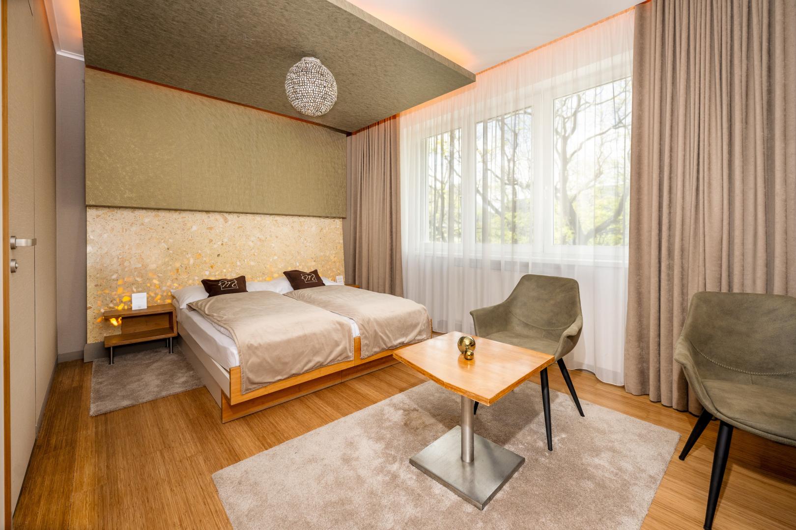 Preview photo in the page header. The image is part of the site structure and could be connected to the content.