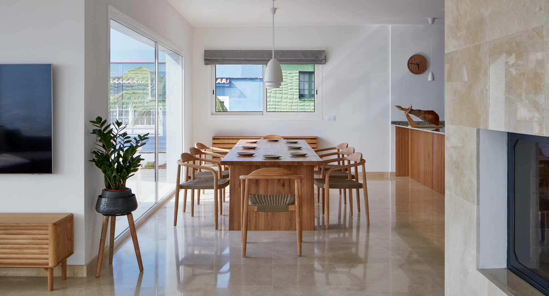 Preview photo in the page header. The image is part of the site structure and could be connected to the content.