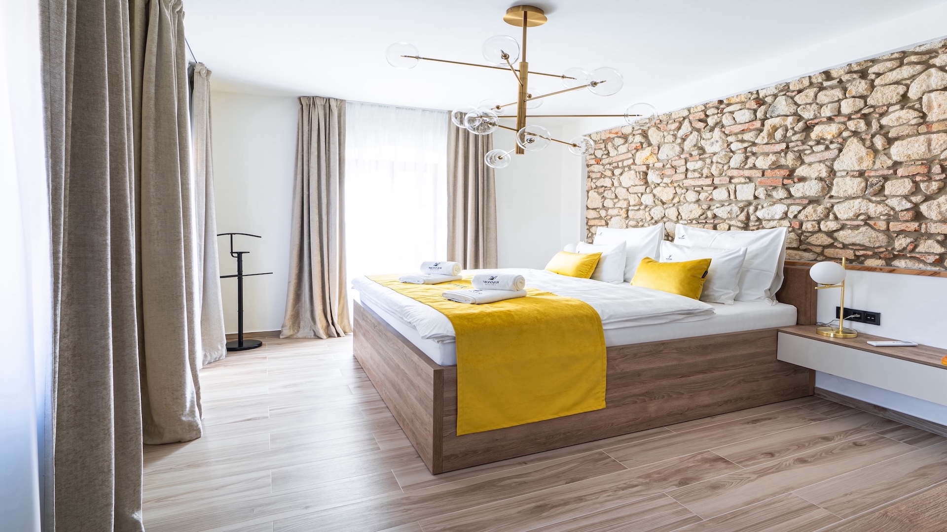 Preview photo in the page header. The image is part of the site structure and could be connected to the content.