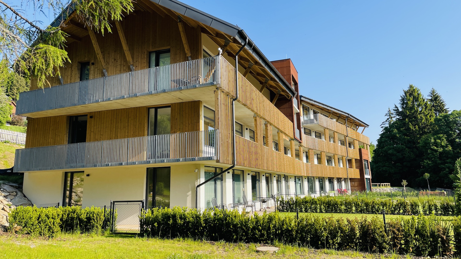 Preview photo in the page header. The image is part of the site structure and could be connected to the content.