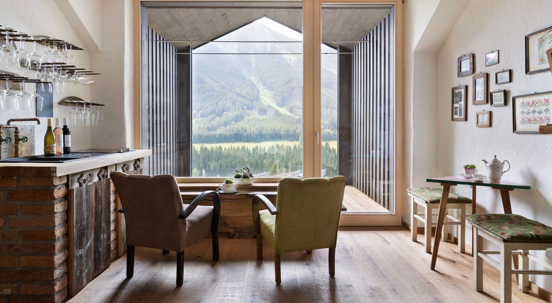 Preview photo in the page header. The image is part of the site structure and could be connected to the content.