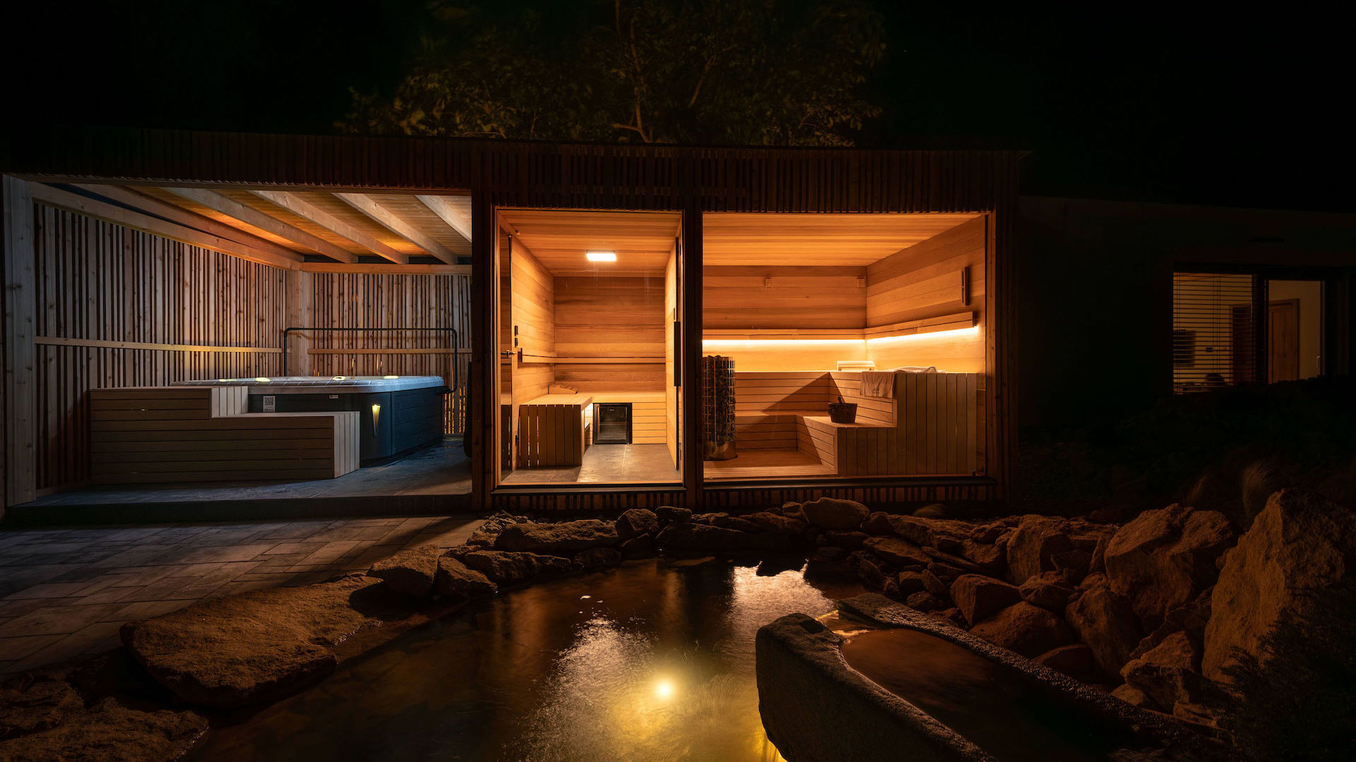 Preview photo in the page header. The image is part of the site structure and could be connected to the content.