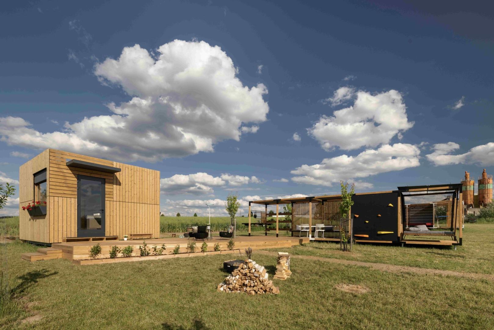 Preview photo in the page header. The image is part of the site structure and could be connected to the content.