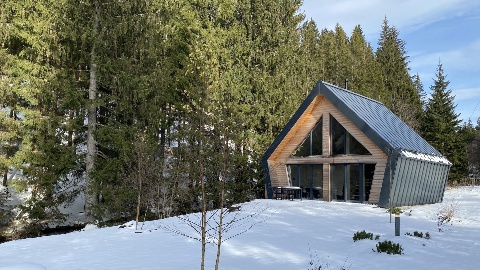 Preview photo in the page header. The image is part of the site structure and could be connected to the content.