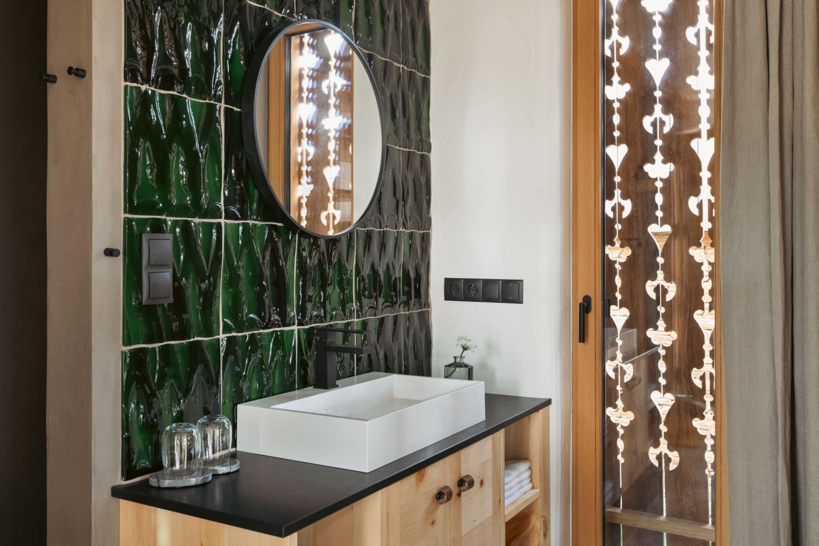 Preview photo. The image is connected to the amazing place. The image is part of the photo-gallery of the amazing place.