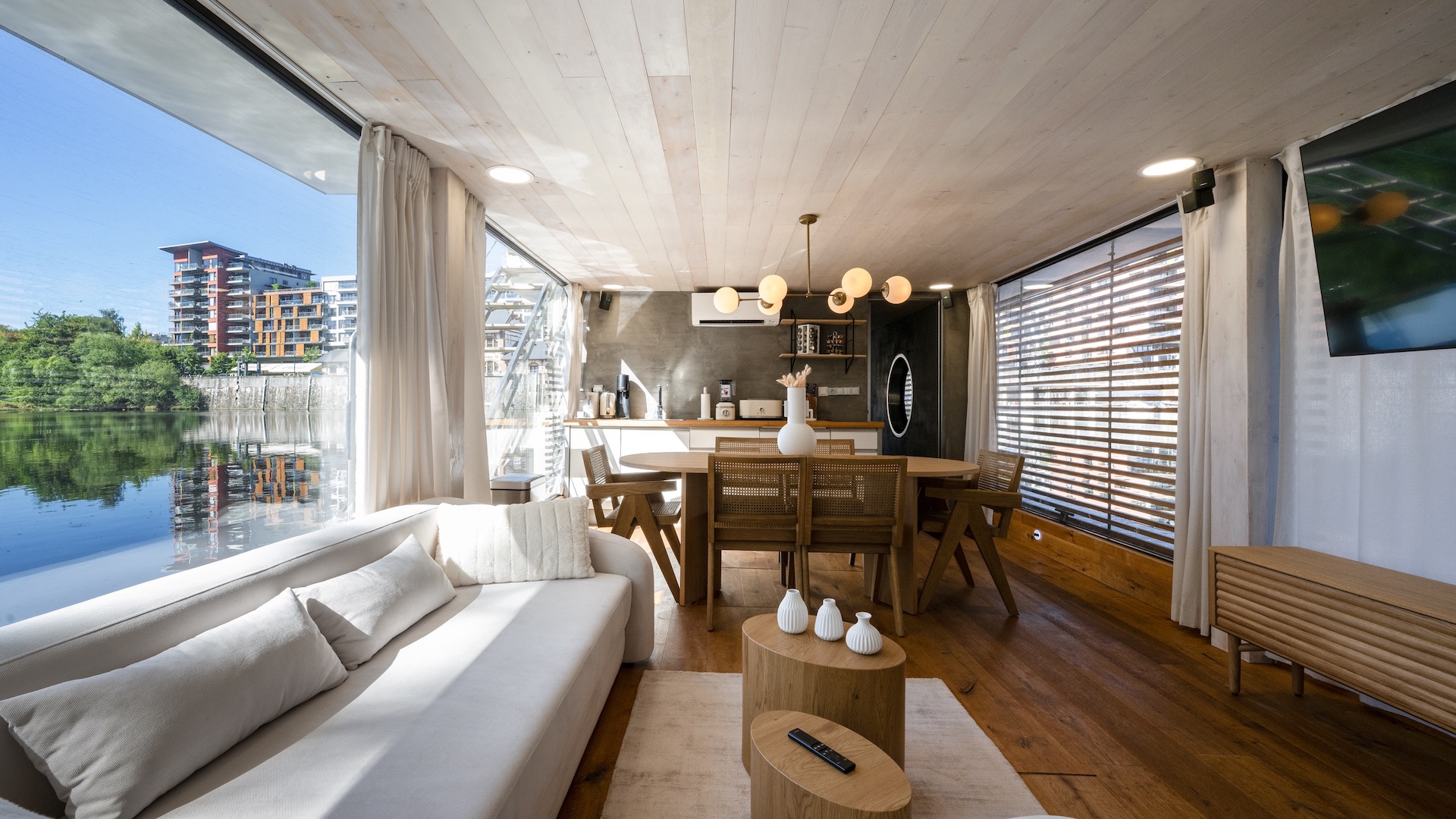 Preview photo in the page header. The image is part of the site structure and could be connected to the content.