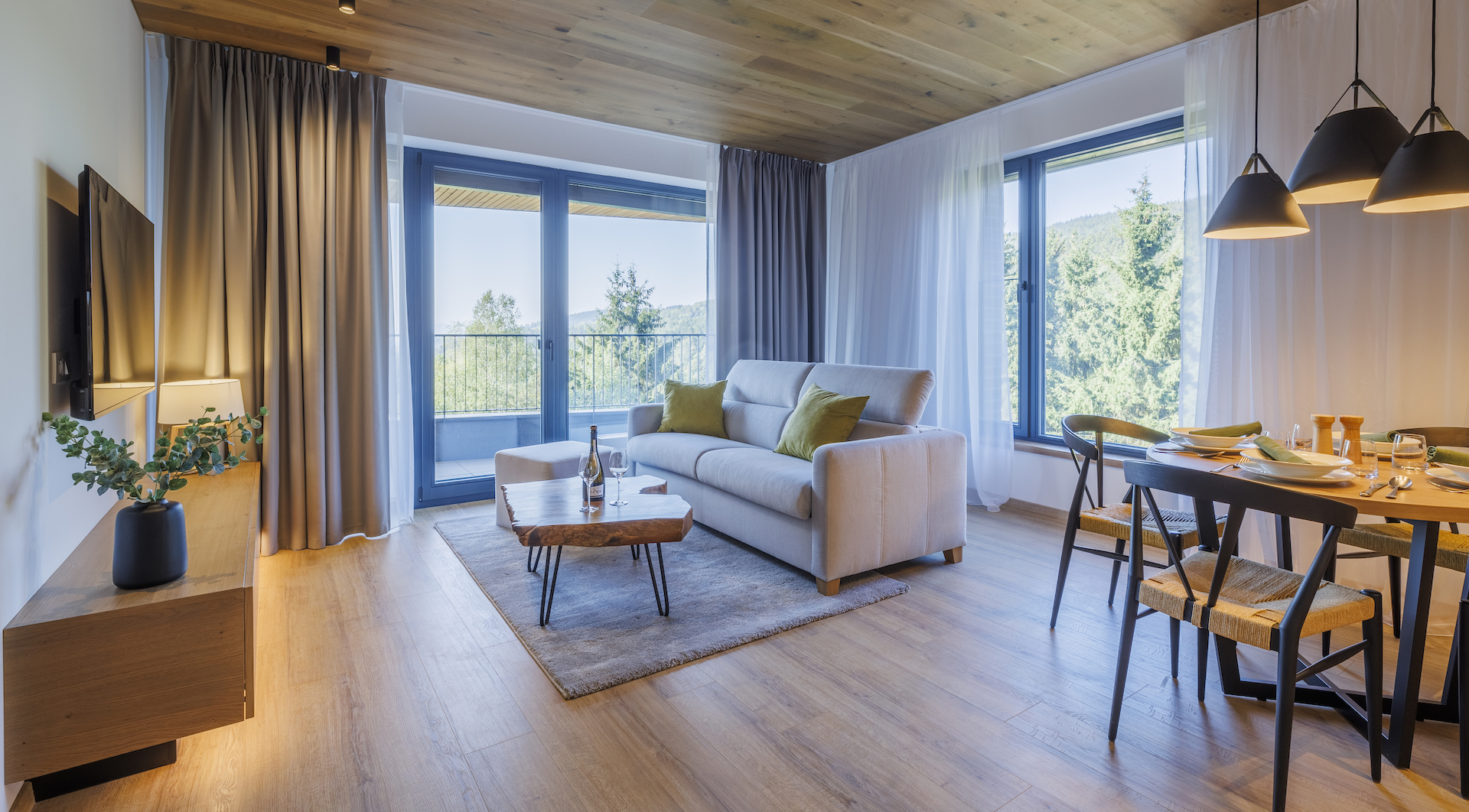 Preview photo in the page header. The image is part of the site structure and could be connected to the content.