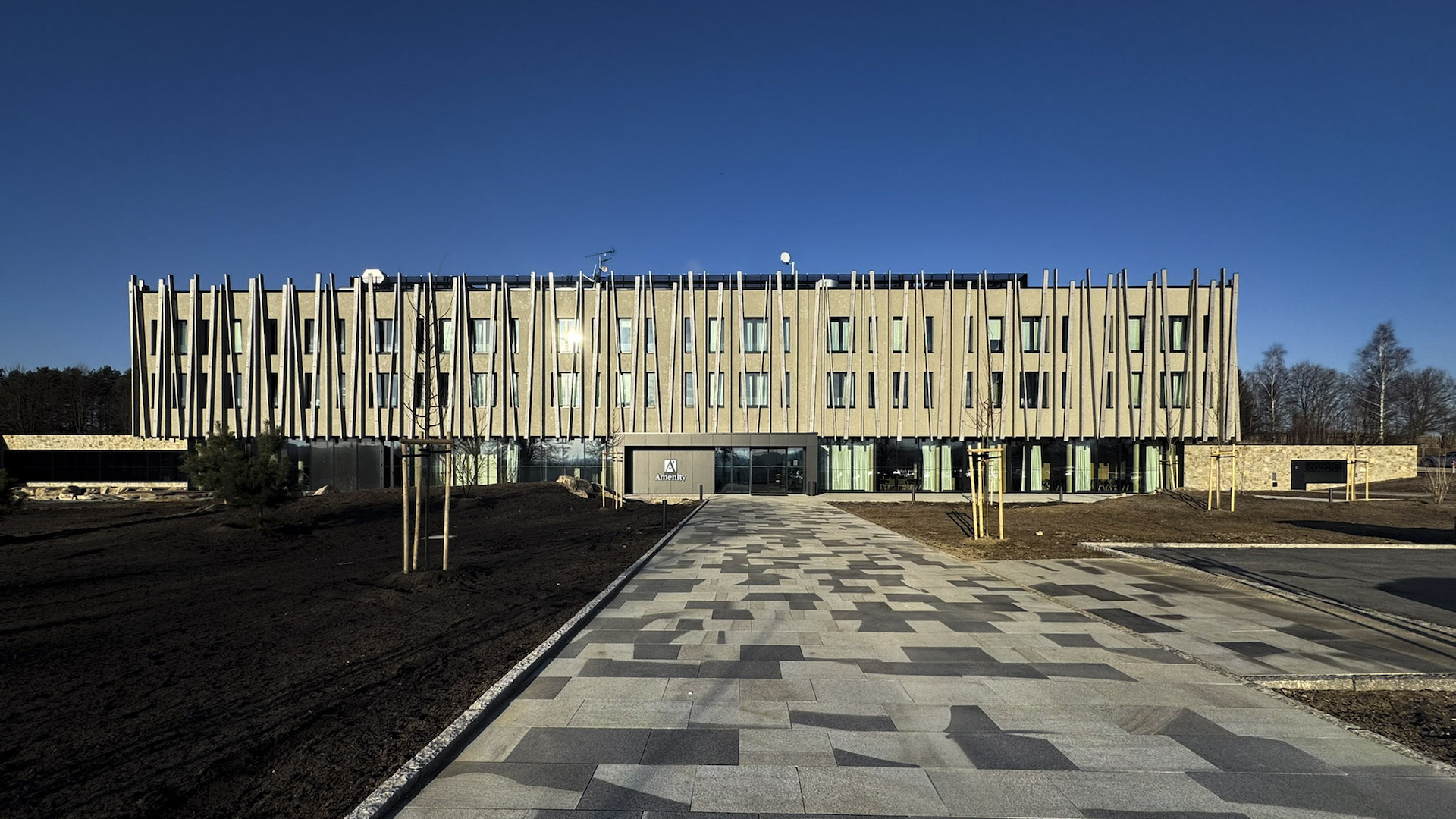 Preview photo in the page header. The image is part of the site structure and could be connected to the content.