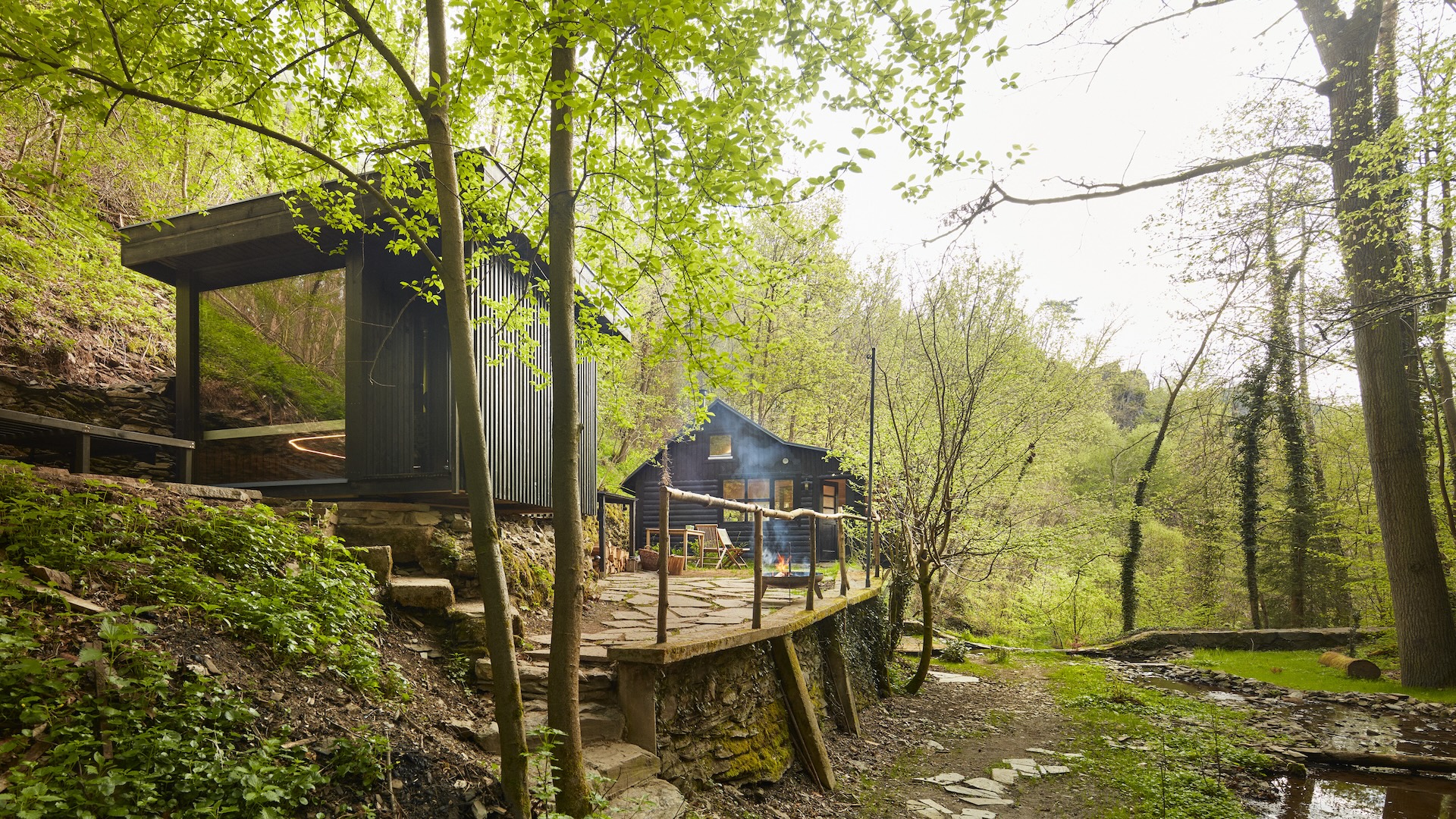 Preview photo in the page header. The image is part of the site structure and could be connected to the content.