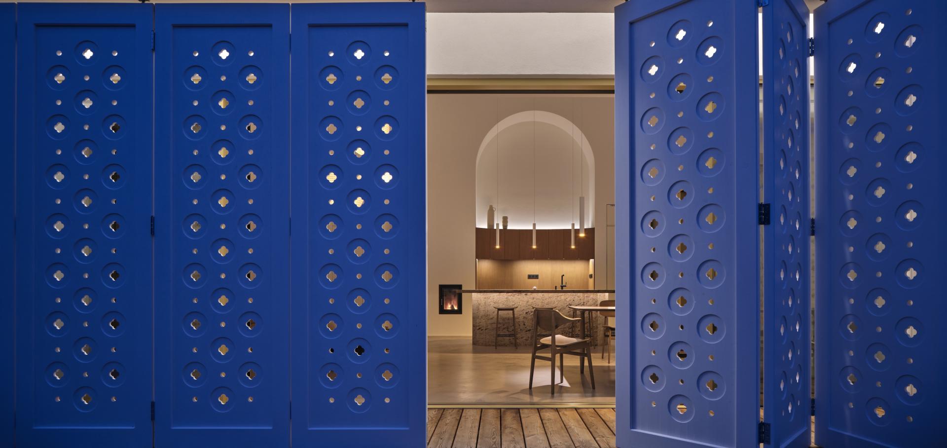 Preview photo in the page header. The image is part of the site structure and could be connected to the content.