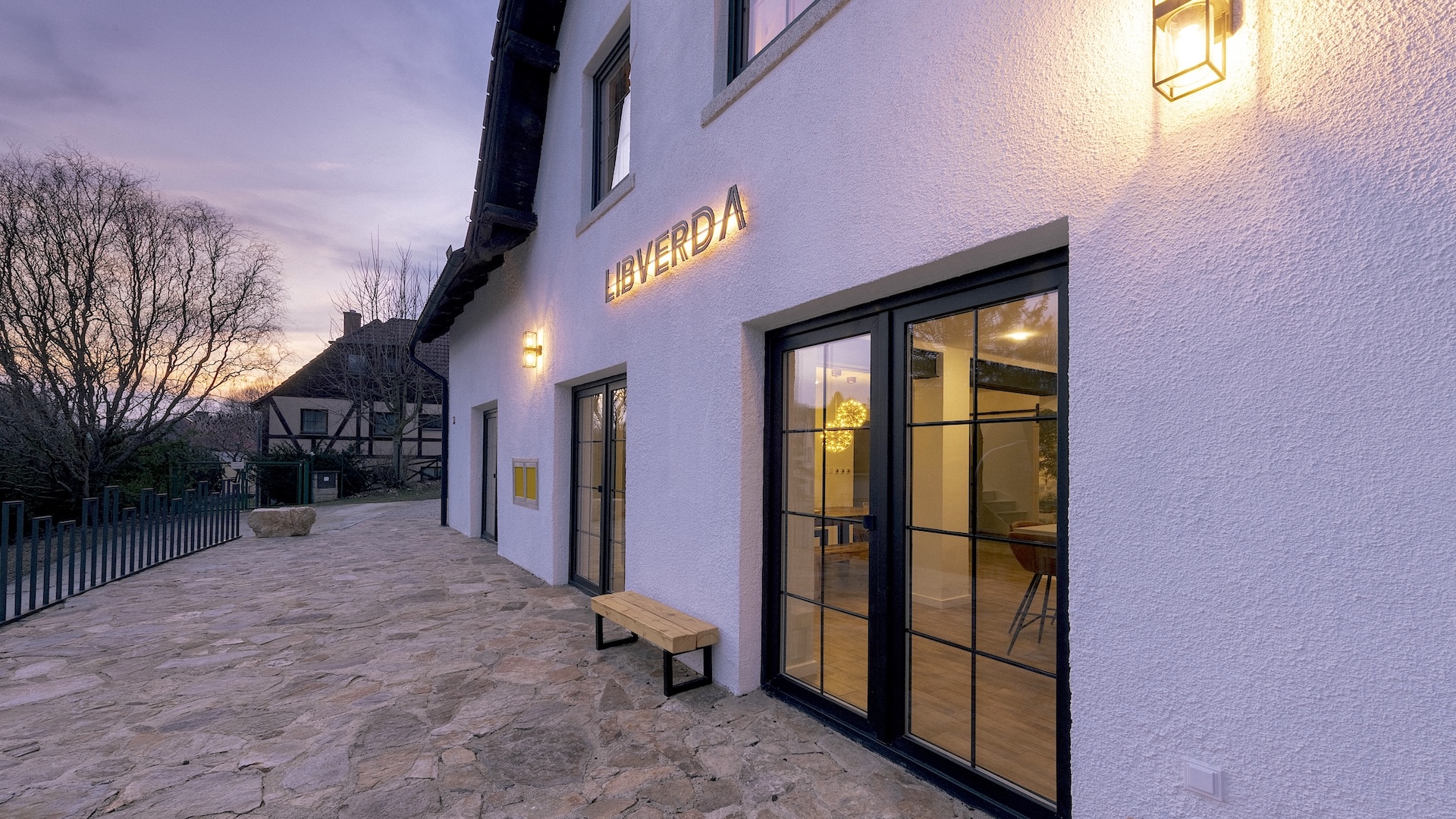 Preview photo in the page header. The image is part of the site structure and could be connected to the content.