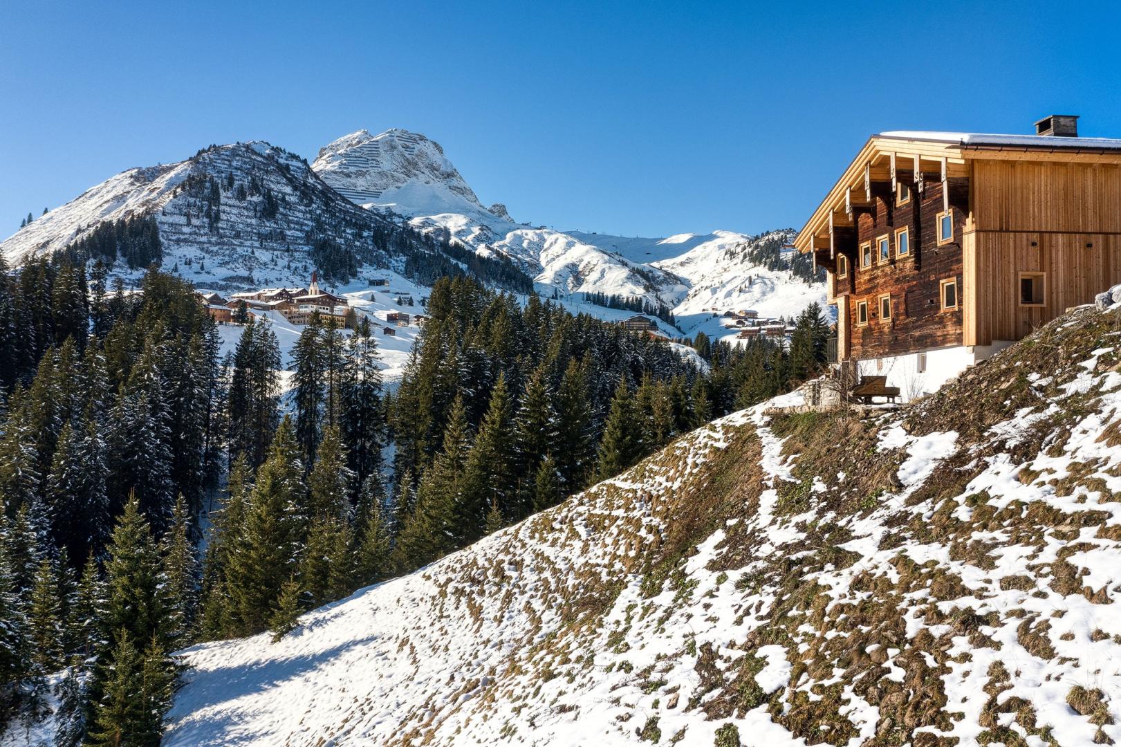 Preview photo in the page header. The image is part of the site structure and could be connected to the content.