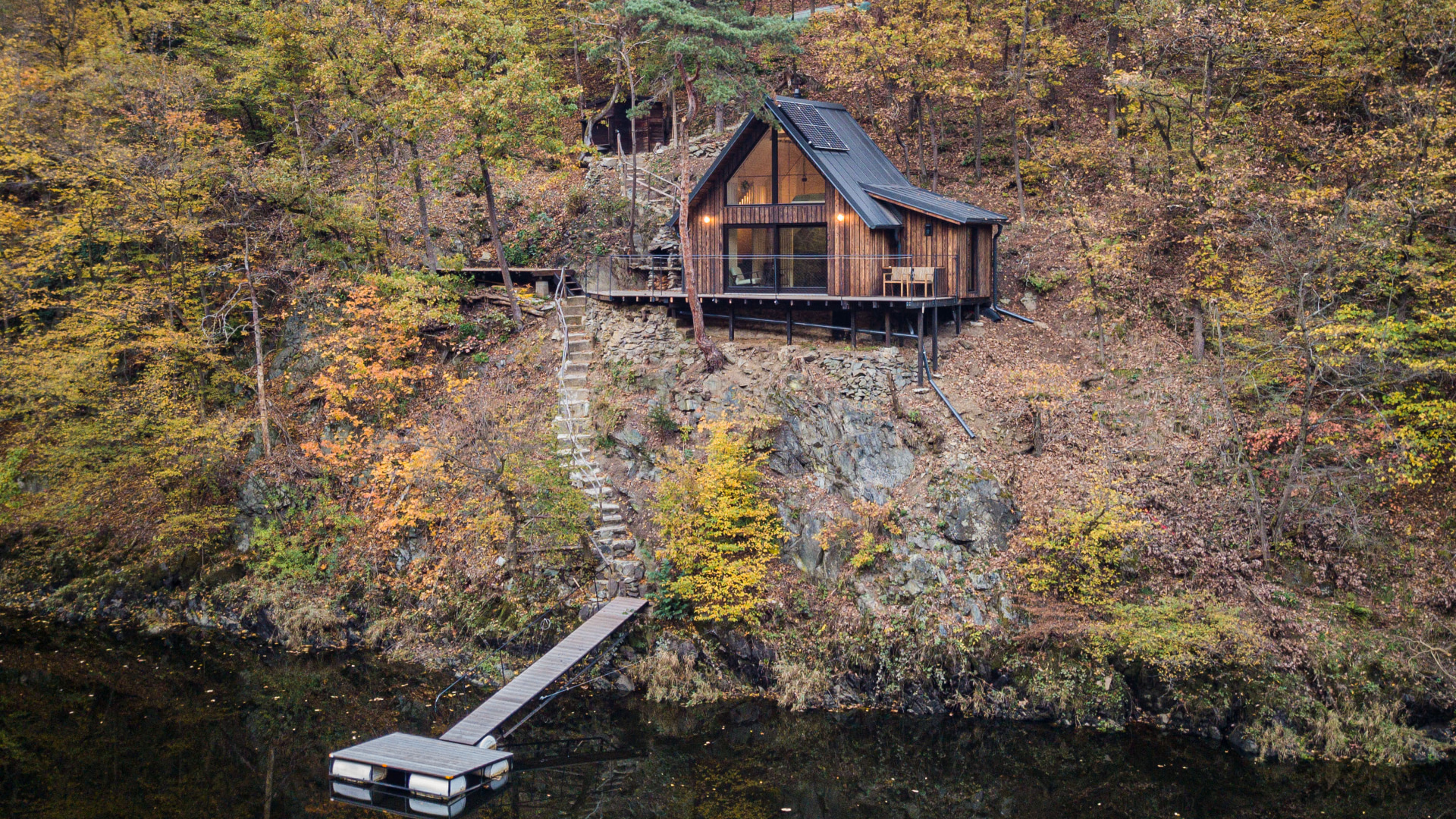 Preview photo in the page header. The image is part of the site structure and could be connected to the content.