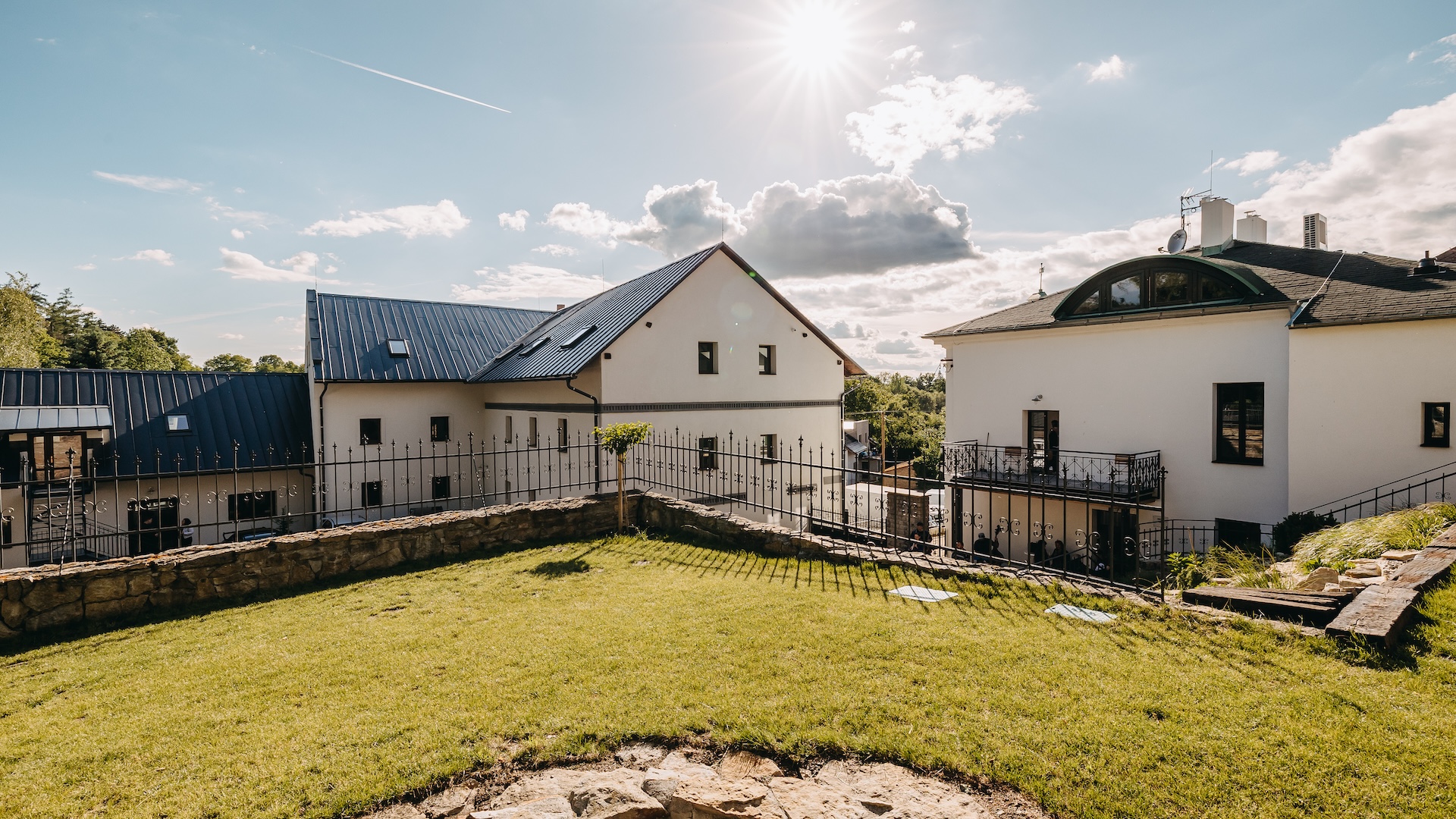 Preview photo in the page header. The image is part of the site structure and could be connected to the content.