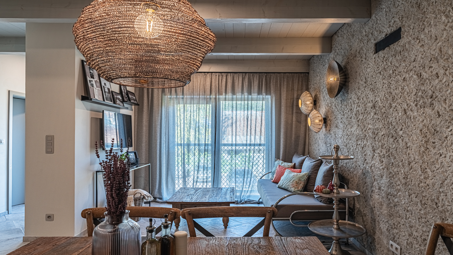 Preview photo in the page header. The image is part of the site structure and could be connected to the content.