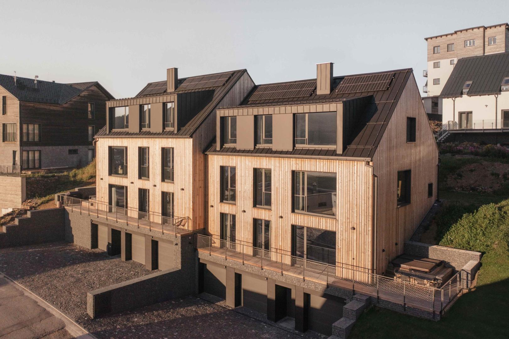 Preview photo in the page header. The image is part of the site structure and could be connected to the content.