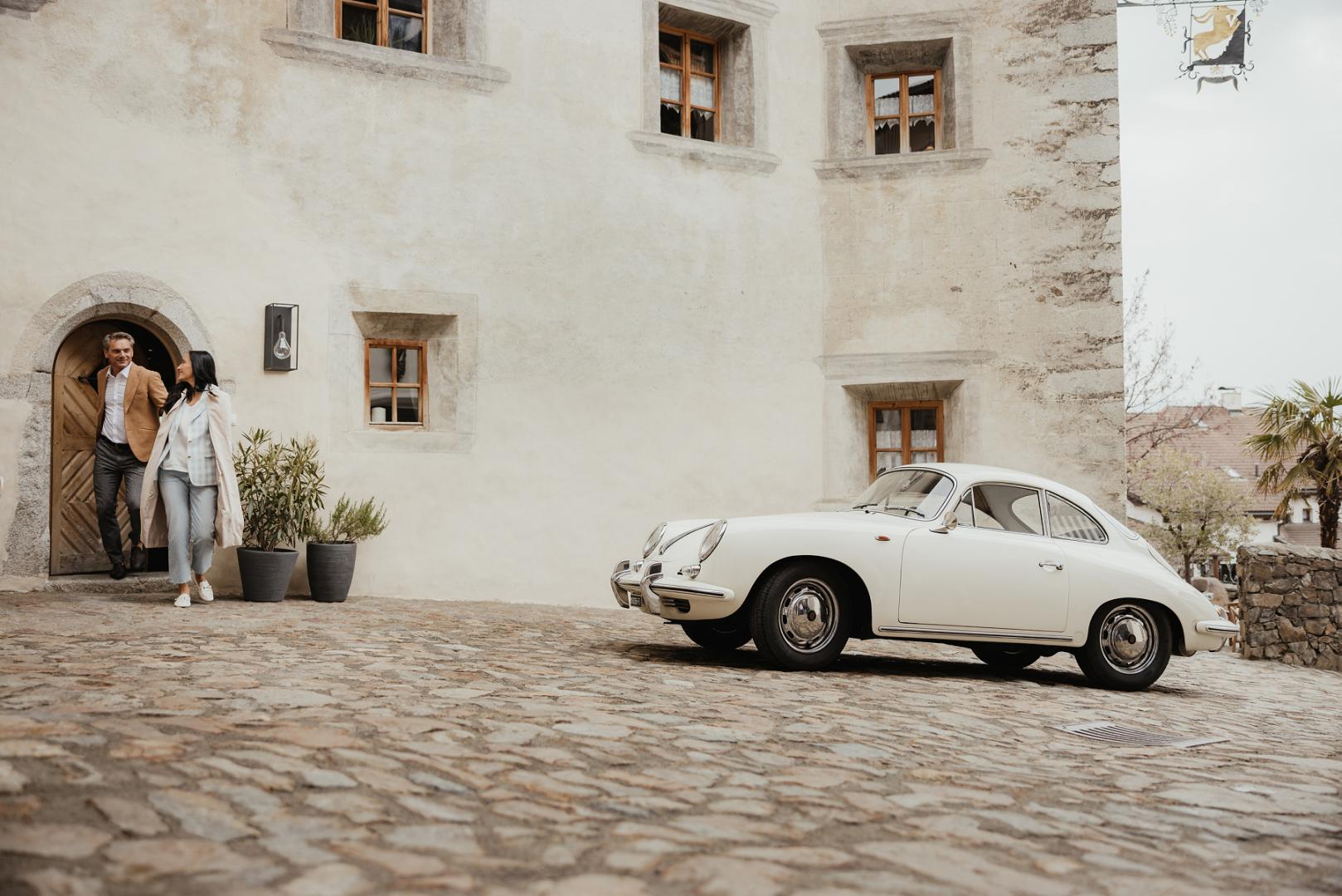 Preview photo in the page header. The image is part of the site structure and could be connected to the content.