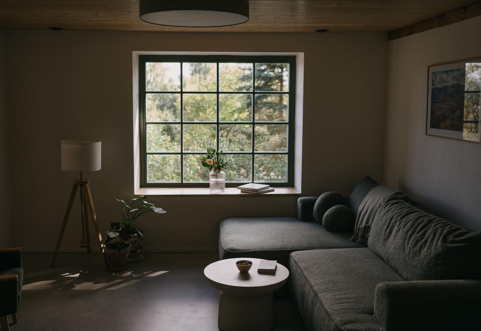 Preview photo in the page header. The image is part of the site structure and could be connected to the content.