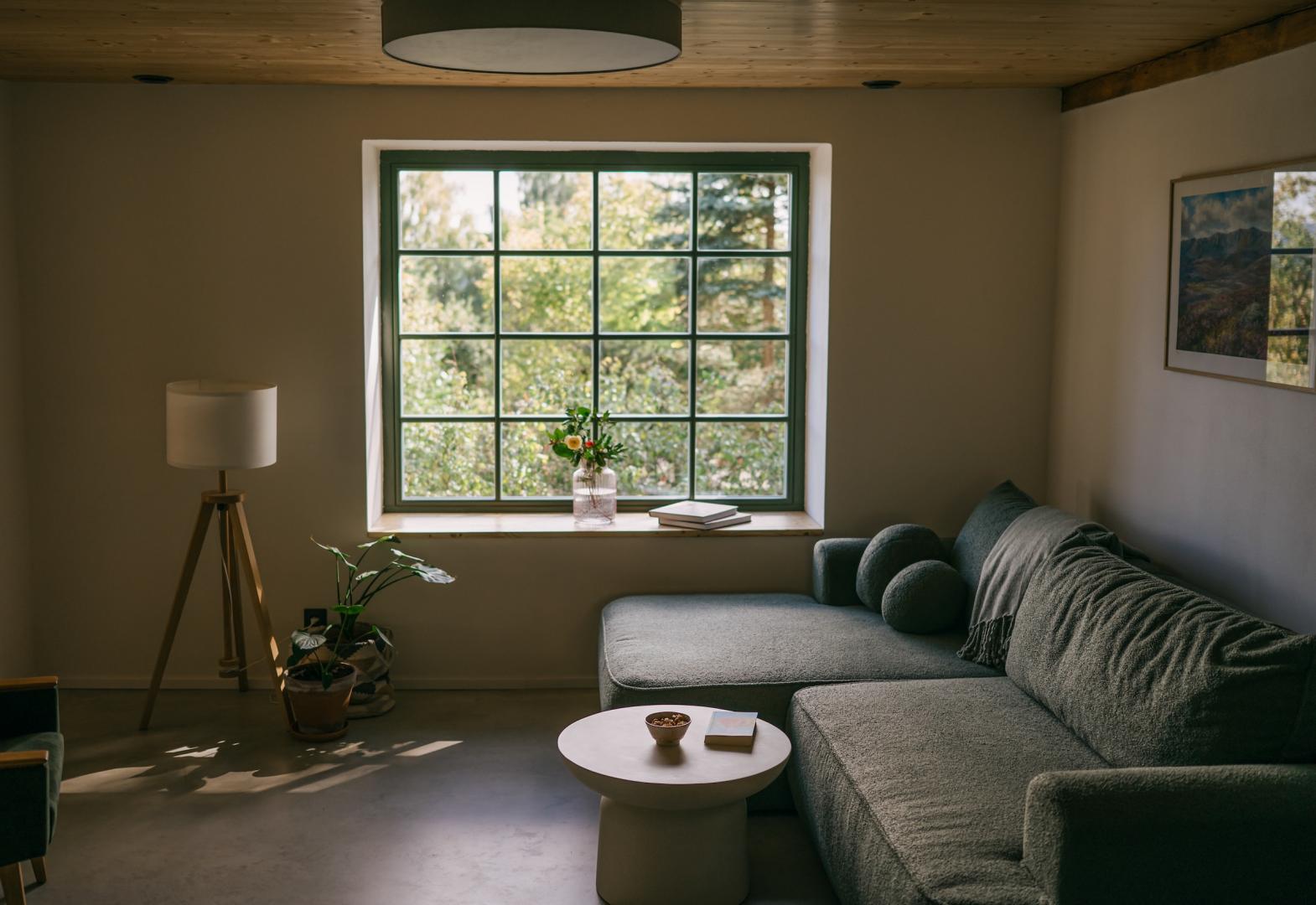 Preview photo in the page header. The image is part of the site structure and could be connected to the content.