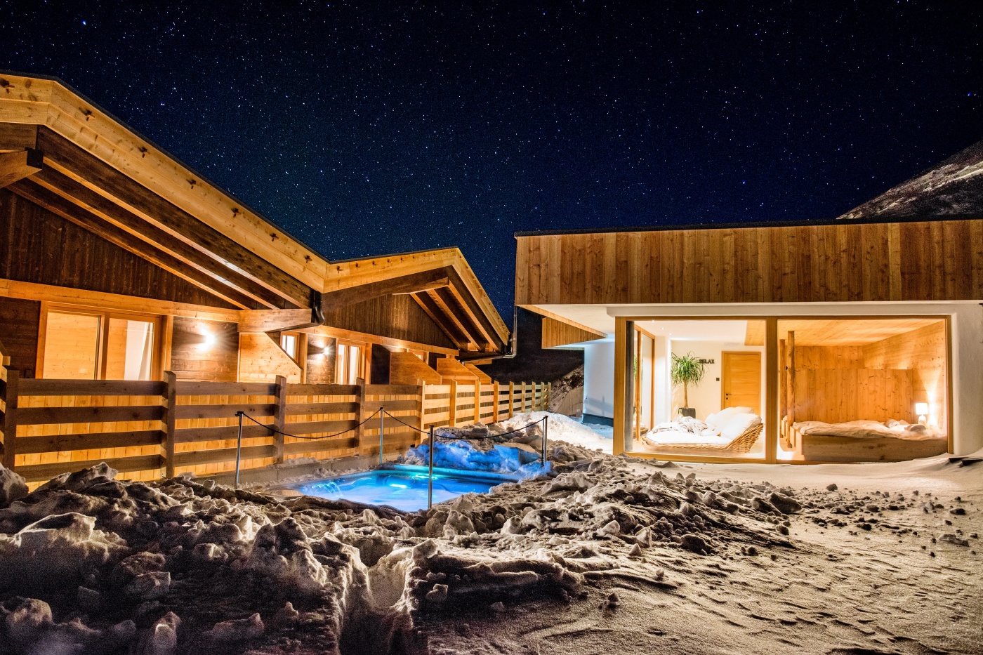 Preview photo in the page header. The image is part of the site structure and could be connected to the content.