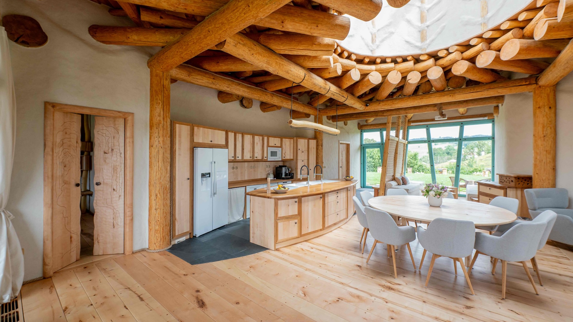 Preview photo in the page header. The image is part of the site structure and could be connected to the content.