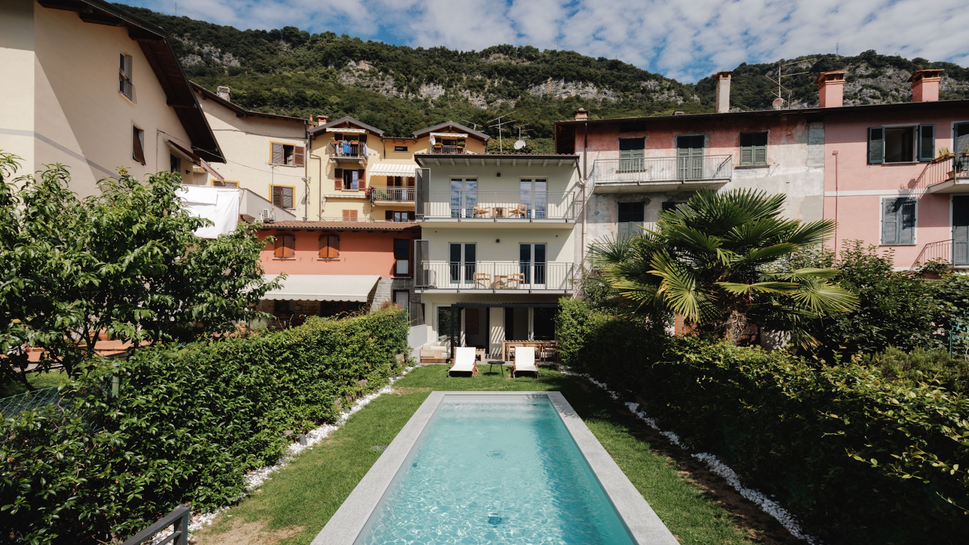 Preview photo in the page header. The image is part of the site structure and could be connected to the content.