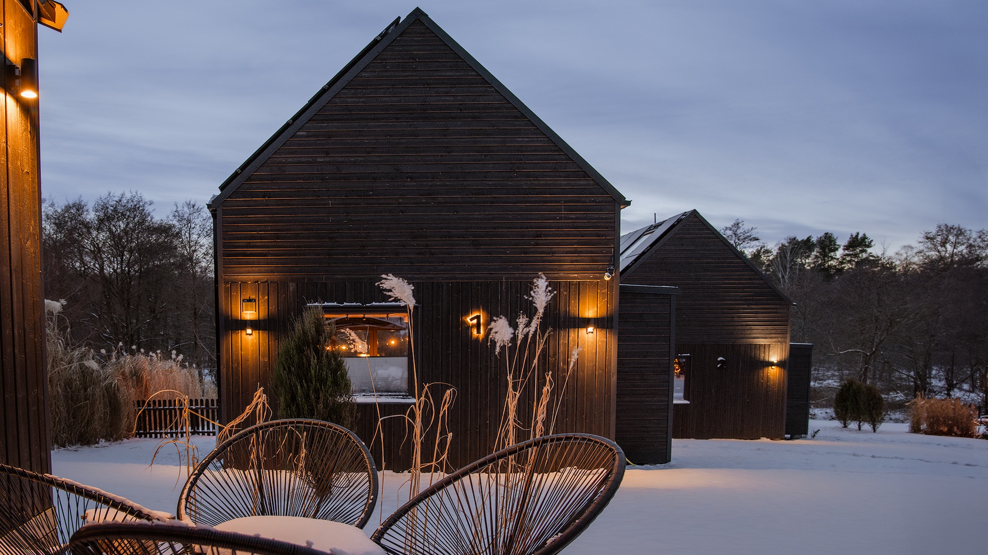 Preview photo in the page header. The image is part of the site structure and could be connected to the content.