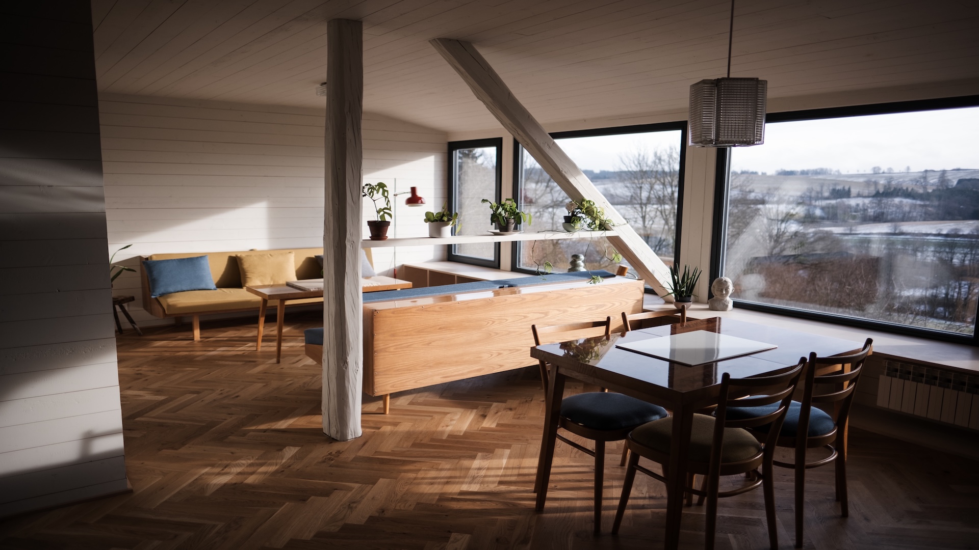 Preview photo in the page header. The image is part of the site structure and could be connected to the content.