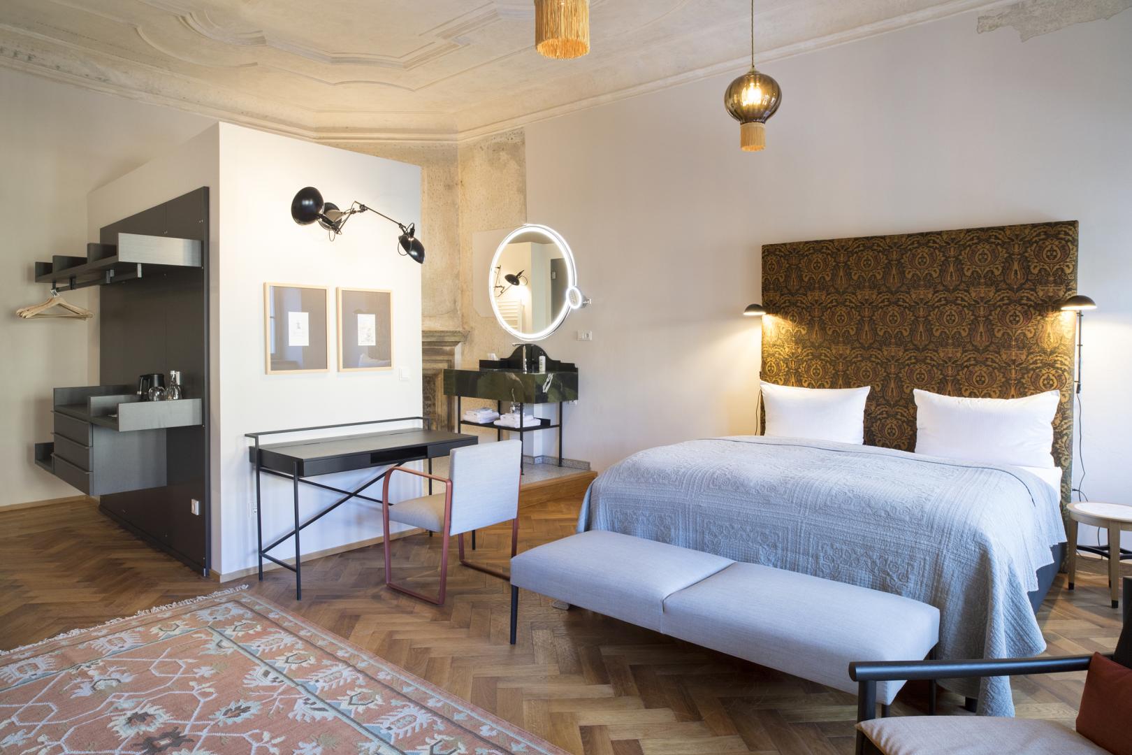 Preview photo in the page header. The image is part of the site structure and could be connected to the content.