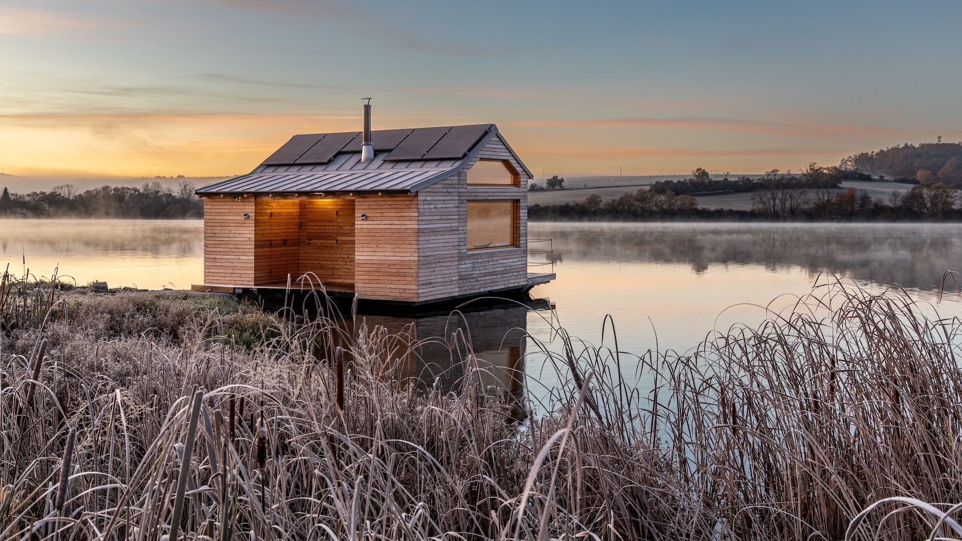 Preview photo in the page header. The image is part of the site structure and could be connected to the content.