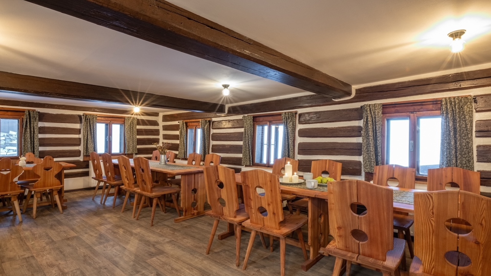 Preview photo in the page header. The image is part of the site structure and could be connected to the content.