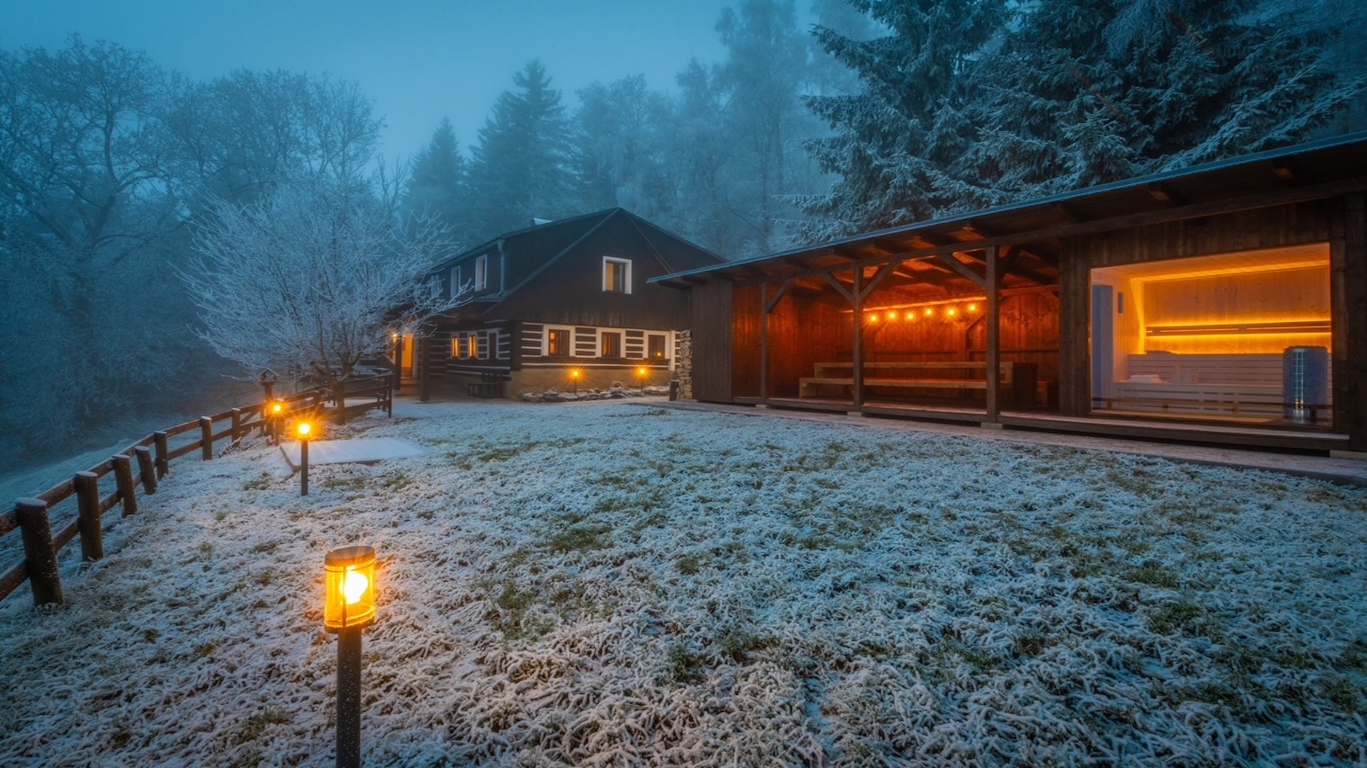 Preview photo in the page header. The image is part of the site structure and could be connected to the content.